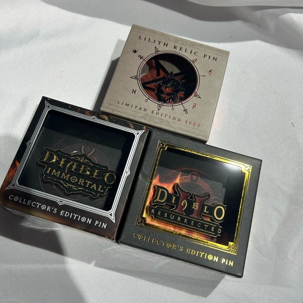 Diablo Collector's Edition Pin Set - Picture 2 of 6